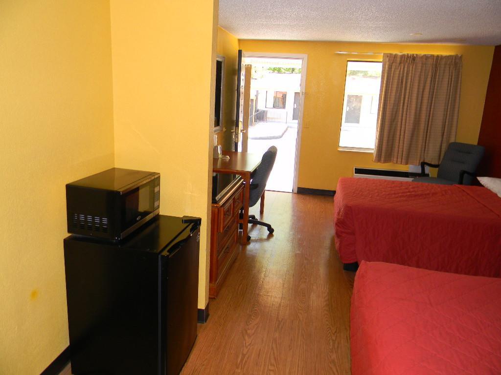 Motel Sleepwell Stockbridge Extérieur photo